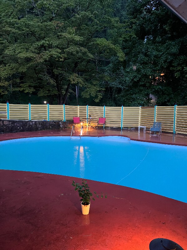 Building Photo - 422 Laurel Ave