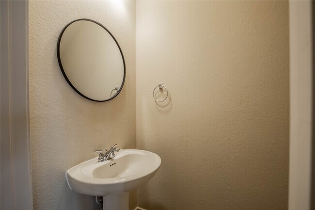 Building Photo - 111 Pinnacle Ridge Ct