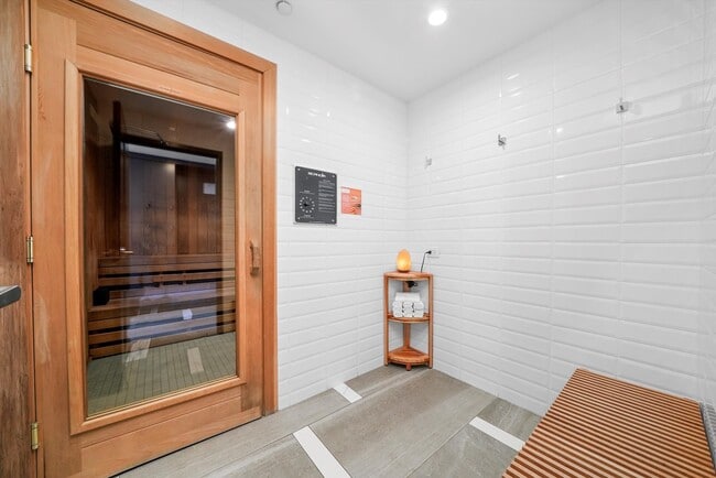 Building Photo - 750 N Hudson Ave