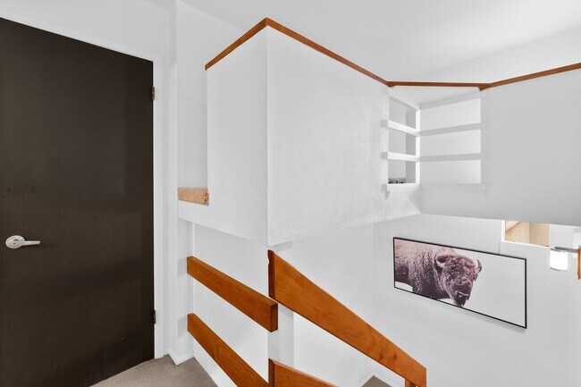 Building Photo - 814 W Bleeker St