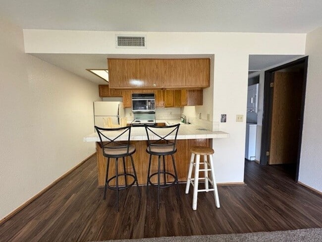 Building Photo - 1 BR 2Ba Condo across Colorado River, pool,spa,gated entry-All Appliances included