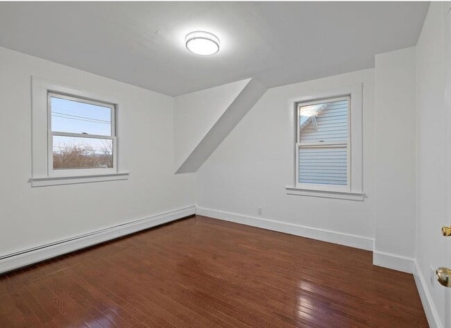 Building Photo - 28 Conklin Ave