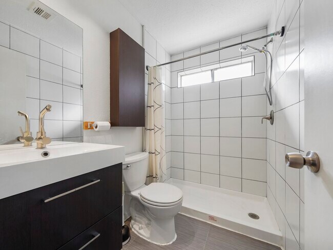 Building Photo - 1223 Bramblebury Dr