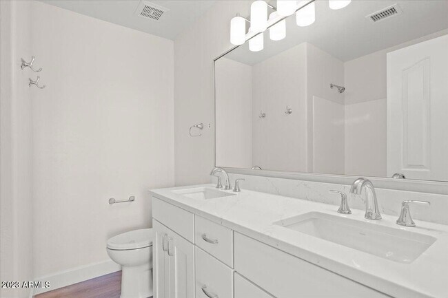 Building Photo - 10410 E Morning Star Dr