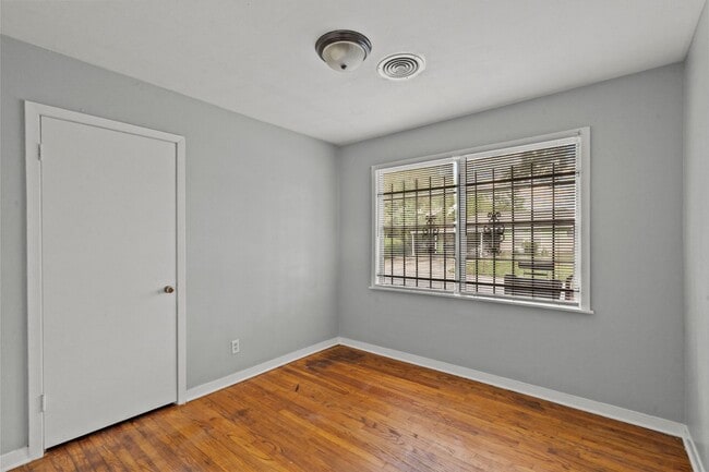 Building Photo - For Rent: Spacious 4-Bedroom Family Home