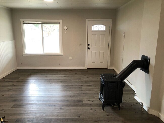 Building Photo - Del Norte Ave, Prineville, 1332-1336, OR