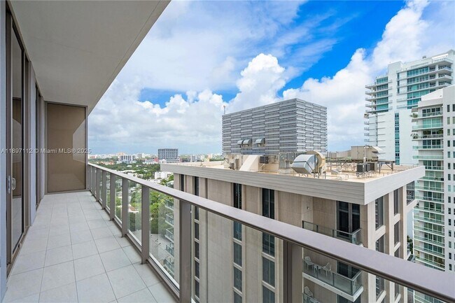 Building Photo - 2655 S Bayshore Dr
