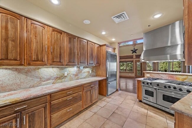 Building Photo - 386 Alpine Way