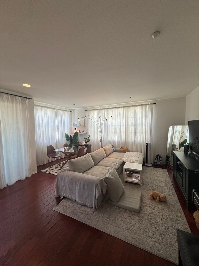 Building Photo - One Of A Kind Town Home in Serra Mesa