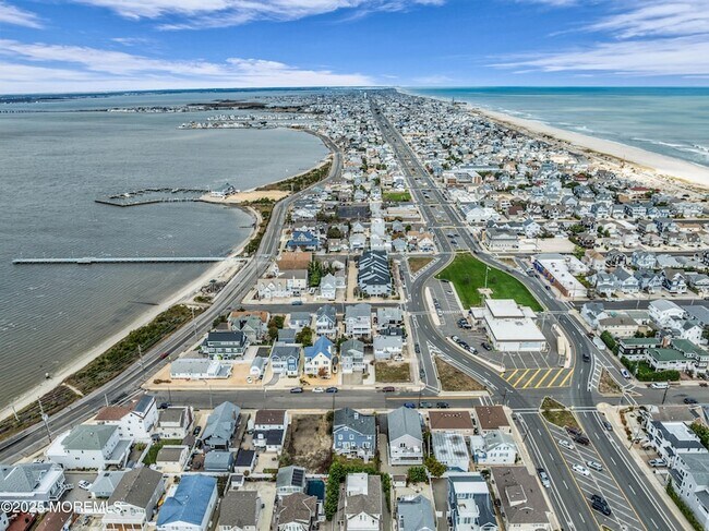 Building Photo - 111 7th Ave