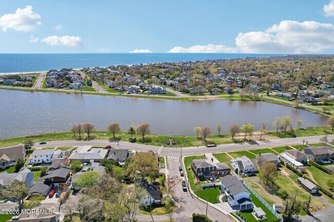 Building Photo - 1850 Fernwood Rd