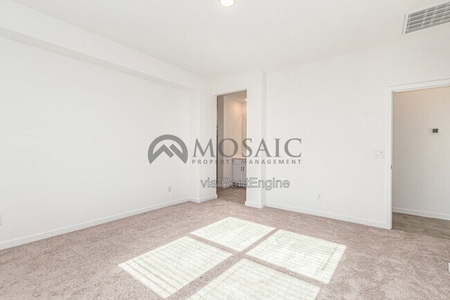 Building Photo - 8821 W Agora Ln