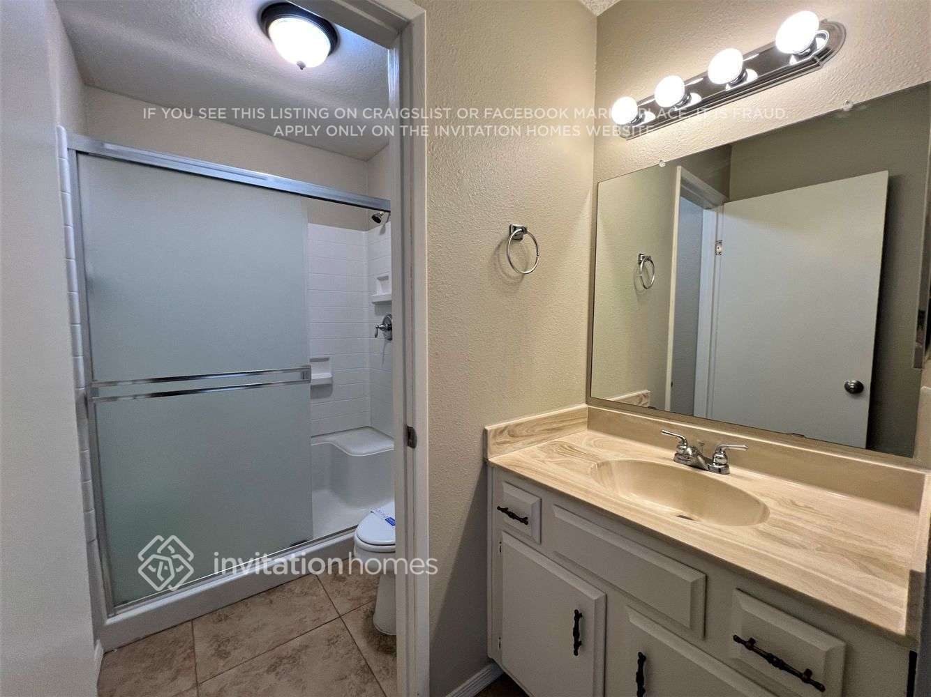 Building Photo - 2802 W Vista Ave