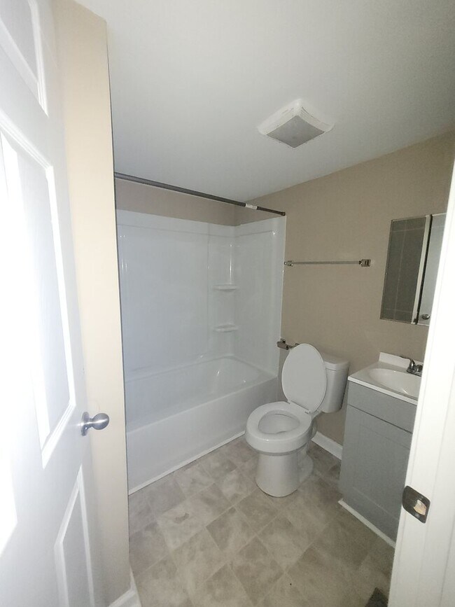 Building Photo - PRE-LEASING-Now Leasing- Madison Co. –COLB...