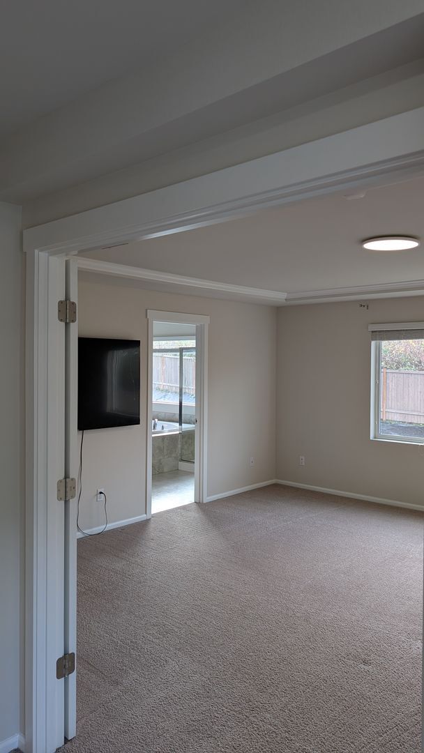 Building Photo - 5 bedroom Marysville 2 story home