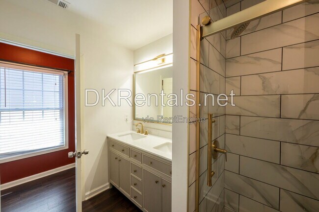 Building Photo - 829 Welch St SW