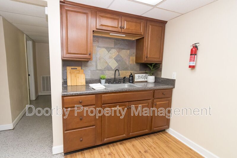 Building Photo - 1309 Labrea Dr