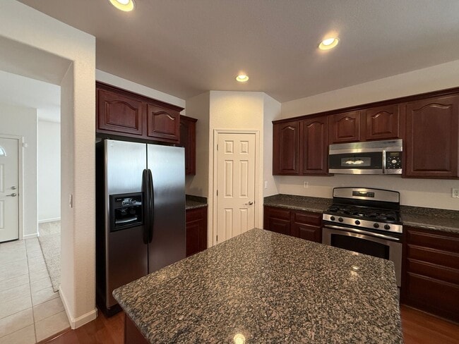 Building Photo - Beautiful single story 3 bedroom, 2 bath home with nearly 1900 sq ft of living space.