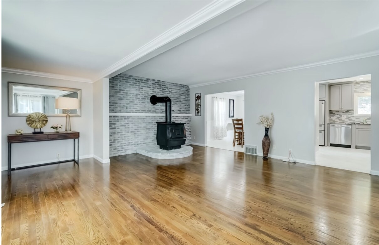 Building Photo - 138 Cherry Rd