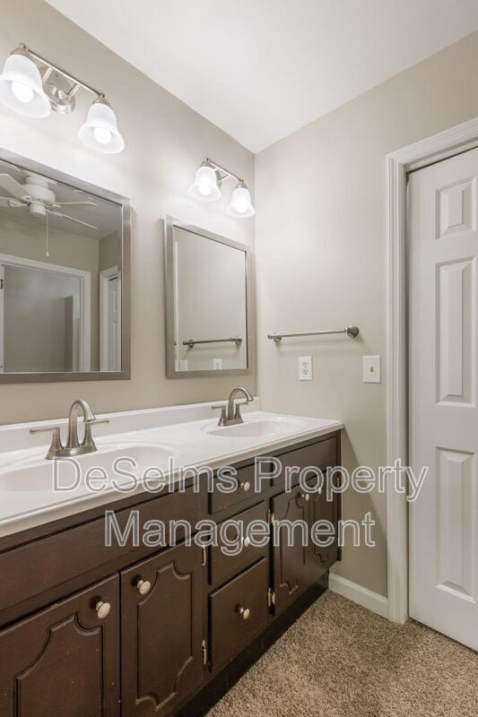 Building Photo - 5120 English Village Dr