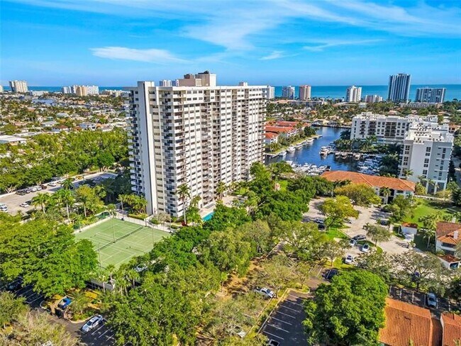 Building Photo - 3200 Port Royale Dr S