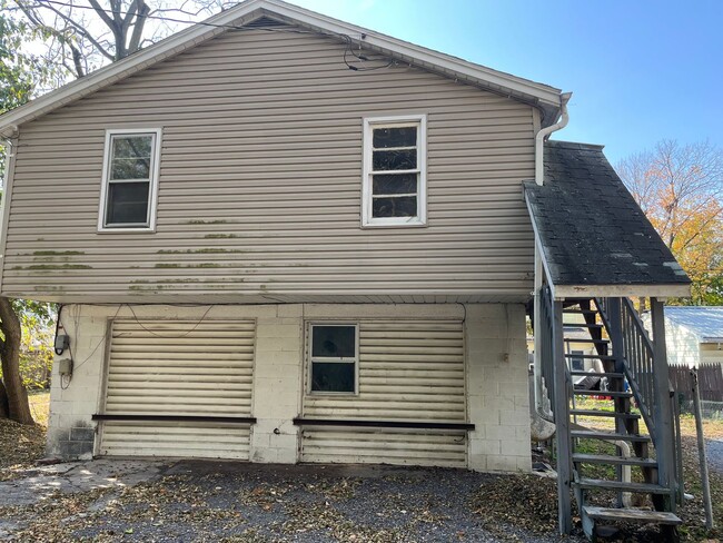 Building Photo - 4-Bedroom, 1-Bath Single Family Home