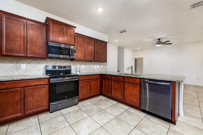 Building Photo - 632 Stonebriar Dr