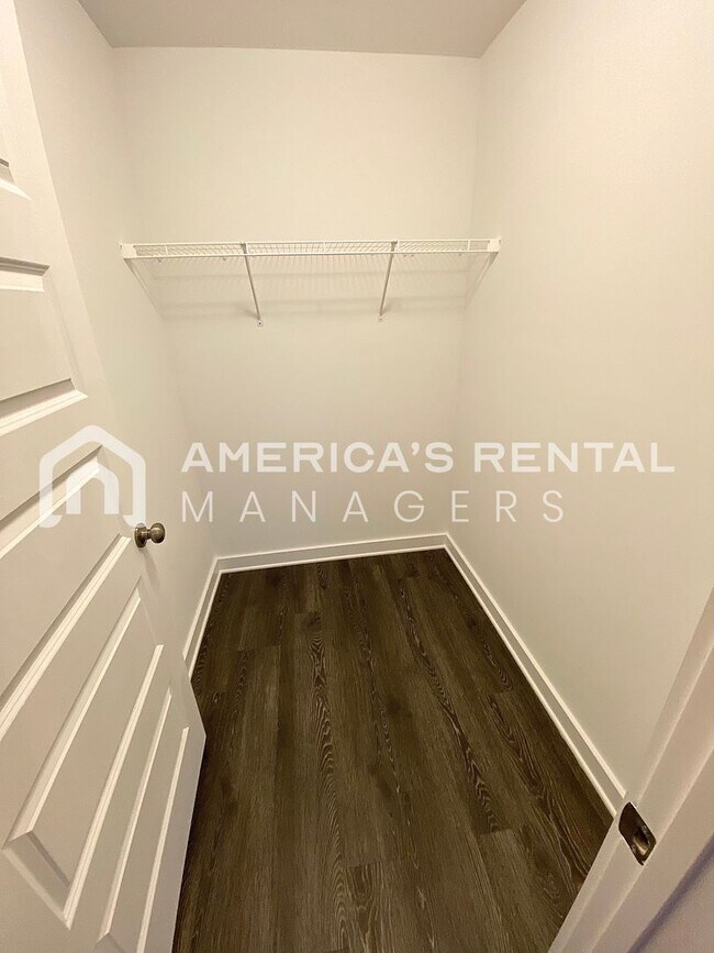 Building Photo - Home in Brookwood... Available now!!