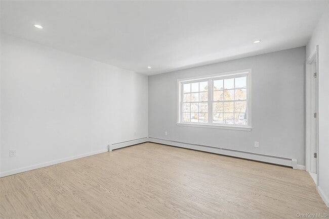 Building Photo - 25 Clinton St