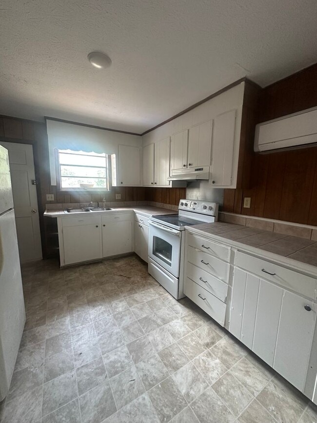 Building Photo - 1 Bed/1 Bath House