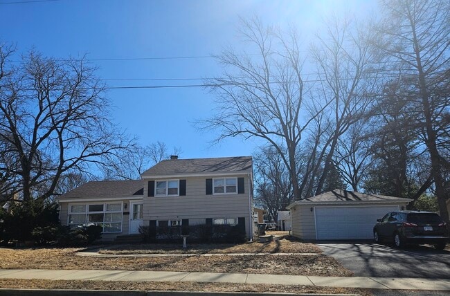 Primary Photo - 711 Warwick Ave