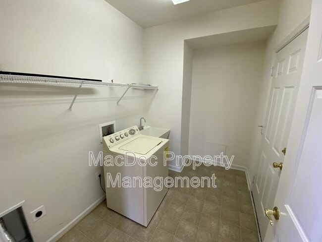 Building Photo - 1012 Maureen Dr