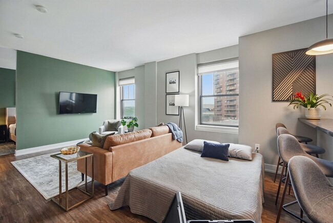 Building Photo - 400 Walnut St