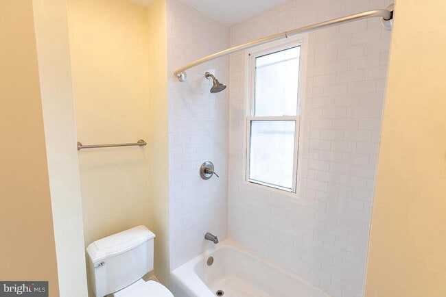 Building Photo - 315 12th St SE