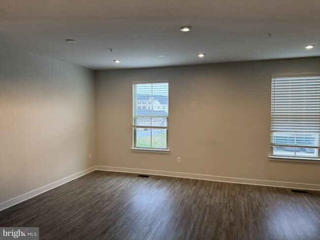 Building Photo - 10323 Quillback St