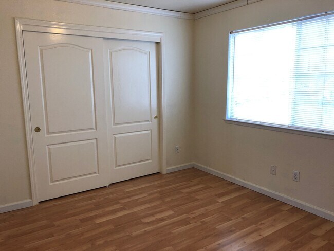 Building Photo - $2,595 Bullard & Polk, 4 Bedroom Home - W. Roberts Ave, Fresno