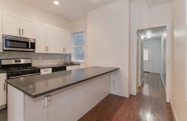 Building Photo - 62 Van Reypen St