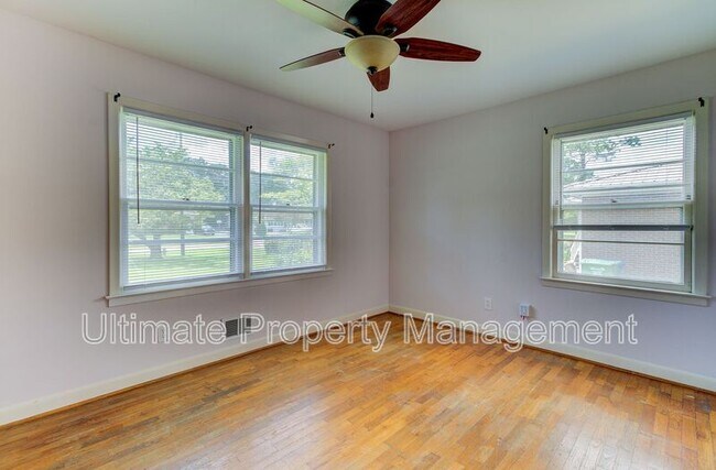 Building Photo - 317 Johnston Dr