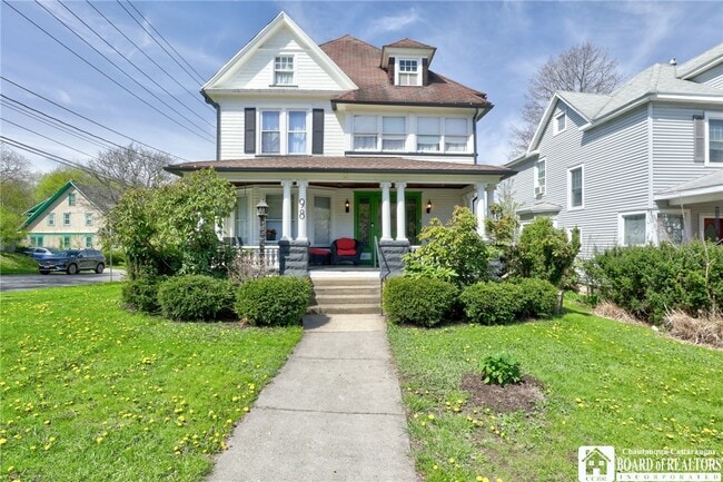 Building Photo - 98 Forest Ave