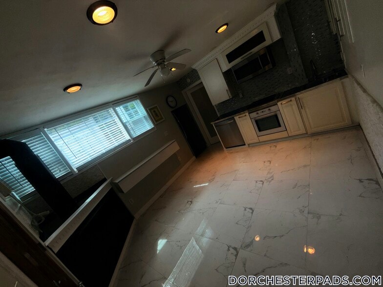 Building Photo - 235 Savin Hill Ave