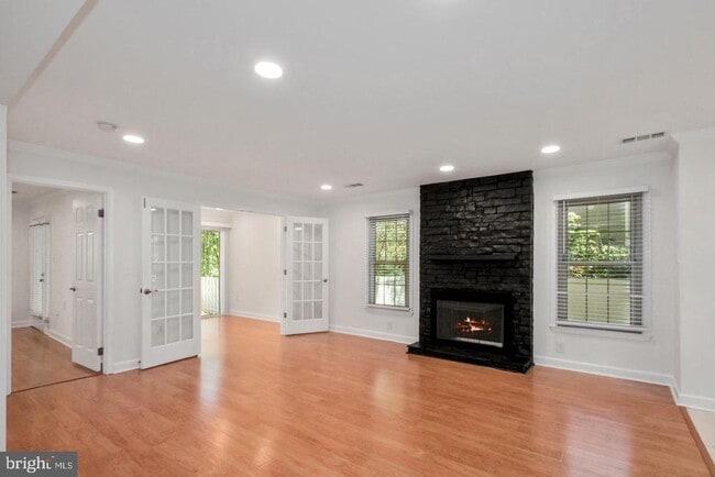 Building Photo - 5801 Linden Square Ct