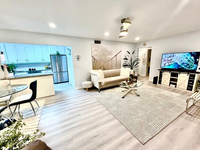 Building Photo - 301 Knotty Pine Cir