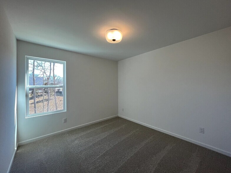 Building Photo - Room in Townhome on Pagebrook Ln