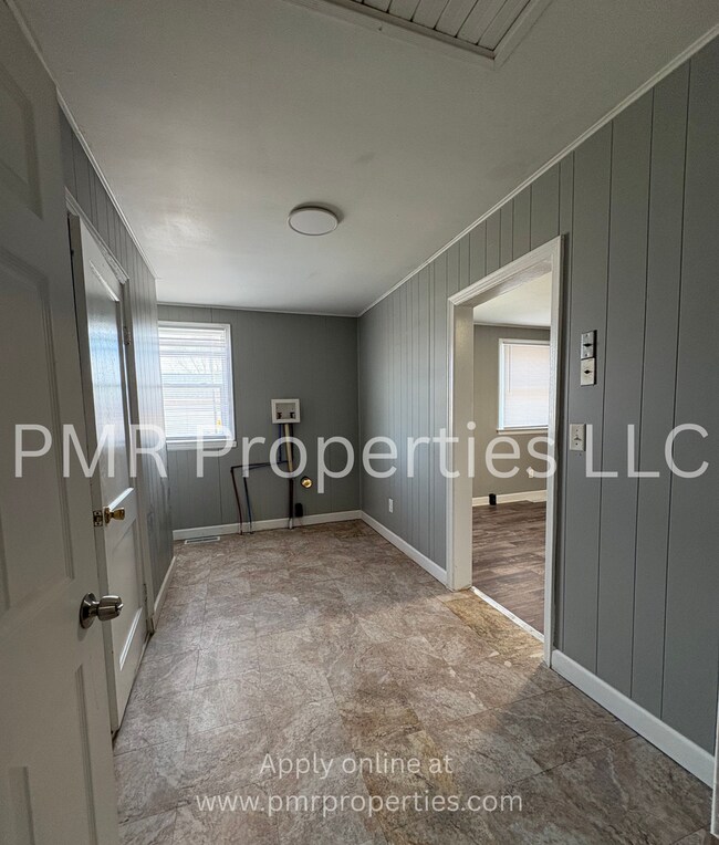 Building Photo - 2 Bethrooms / 1 Bathroom House