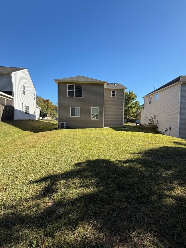 Building Photo - 721 Pebblestone Dr