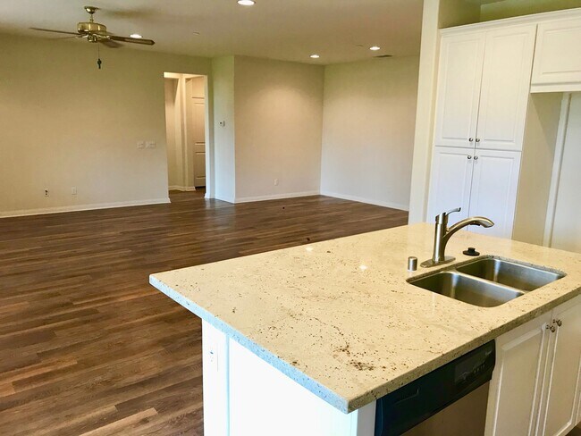 Building Photo - MUST SEE!!! Newer Home 4 bedroom 2 Bath Sp...