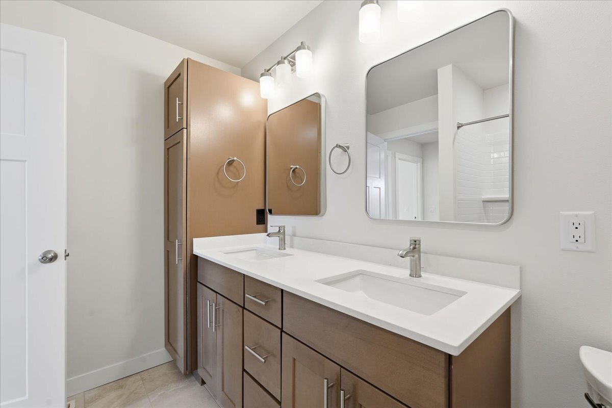 Building Photo - 990 Bell Cir