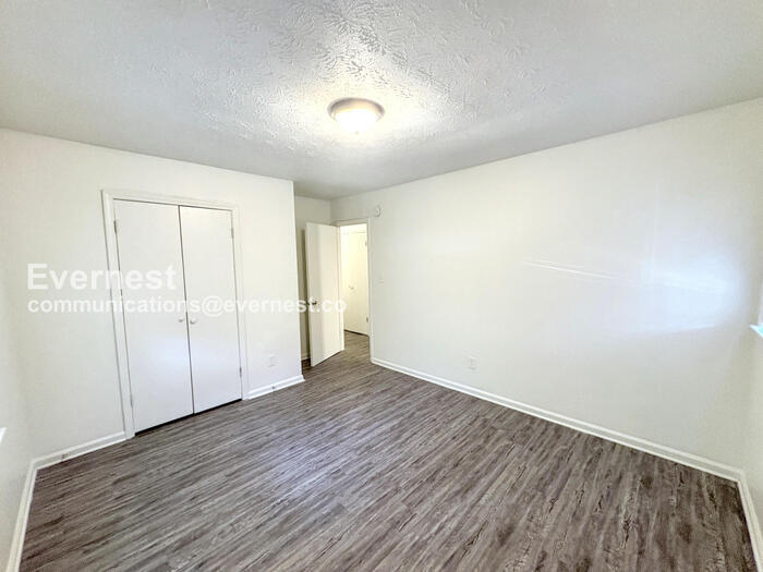 Building Photo - 10085 Brass Ring Rd