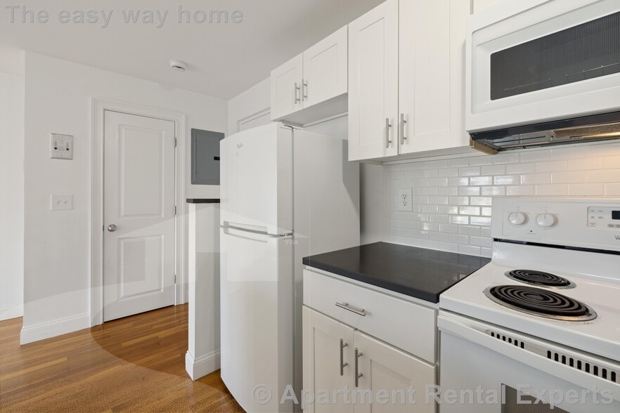 Building Photo - 134 Summer St