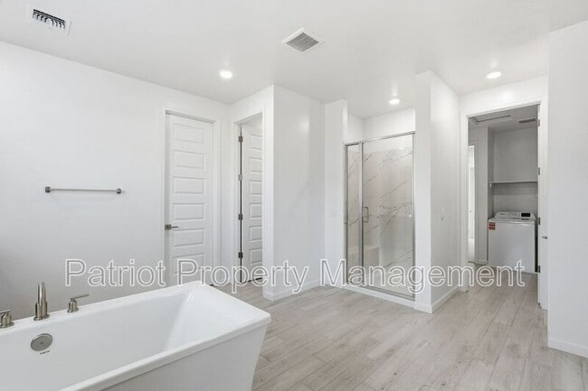 Building Photo - 6922 W Buckhorn Trail